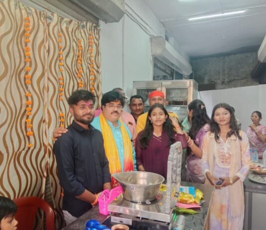 धमतरी बठेना चौक में श्याम डेयरी का भव्य उद्घाटन, महापौर रामू रोहरा रहे मुख्य अतिथि