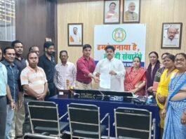 बांसपारा वार्ड आस्था नगर के रहवासियों ने महापौर से की सौजन्य मुलाकात, नाली व सड़क निर्माण की रखी मांग