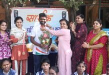 सार्थक स्कूल में विशेष बच्चों के संग मोढ़ महिला ग्रुप ने खेली फूलों की होली,गोल्ड मेडलिस्ट सत्यांशु दीप का किया सम्मान