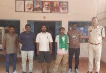 धमतरी पुलिस की जुआ पर त्वरित कार्यवाही – जुआ खेलते 05 जुआरियों को किया रंगे हाथ गिरफ्तार