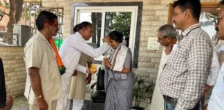 ब्राह्मण समाज धमतरी ने रंजना डीपेंद्र साहू से की सौजन्य भेंट, तिलक लगाकर दी होली की बधाई