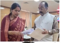 मुख्यमंत्री विष्णु देव साय एवं उपमुख्यमंत्री अरुण साव जल्द आएँगे धमतरी,भाजपा प्रदेश उपाध्यक्ष रंजना साहू ने धमतरी आने का दिया निमंत्रण