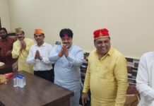 भगवान झूलेलाल जयंती पर लंगर में शामिल हुए महापौर, समाज ने किया सम्मान