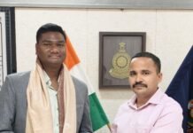 डायमंड सिंह ध्रुव का एसपी धमतरी द्वारा SP कार्यालय में सम्मान