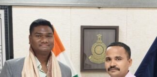 डायमंड सिंह ध्रुव का एसपी धमतरी द्वारा SP कार्यालय में सम्मान