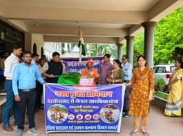 नशे के खिलाफ साइकिल पर जंग : धमतरी के तुलसीराम निकले नेपाल