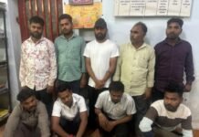 शराब दुकान के पीछे जुआ खेल रहे 09 जुआरी धमतरी पुलिस के हत्थे चढ़े