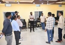 नगरी में युवाओं को मिला सशक्त मंच: कलेक्टर ने लाइब्रेरी एवं को-वर्किंग स्पेस का किया निरीक्षण