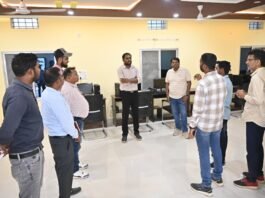 नगरी में युवाओं को मिला सशक्त मंच: कलेक्टर ने लाइब्रेरी एवं को-वर्किंग स्पेस का किया निरीक्षण