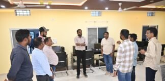 नगरी में युवाओं को मिला सशक्त मंच: कलेक्टर ने लाइब्रेरी एवं को-वर्किंग स्पेस का किया निरीक्षण