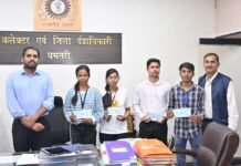 कलेक्टर ने धमतरी जिले के विजेता विद्यार्थियों को पुरस्कृत राशि के चेक वितरण किए, सभी विजेताओं को बधाई दी