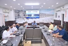 अधोसंरचना कार्यों की समीक्षा में सख्त निर्देश, धमतरी में विकास कार्यों को मिलेगी रफ्तार