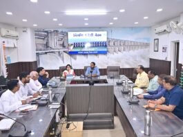 अधोसंरचना कार्यों की समीक्षा में सख्त निर्देश, धमतरी में विकास कार्यों को मिलेगी रफ्तार