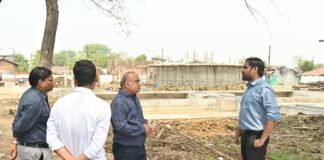 कलेक्टर अबिनाश मिश्रा का मैदानी दौरा, योजनाओं के क्रियान्वयन और व्यवस्थाओं का किया सघन निरीक्षण