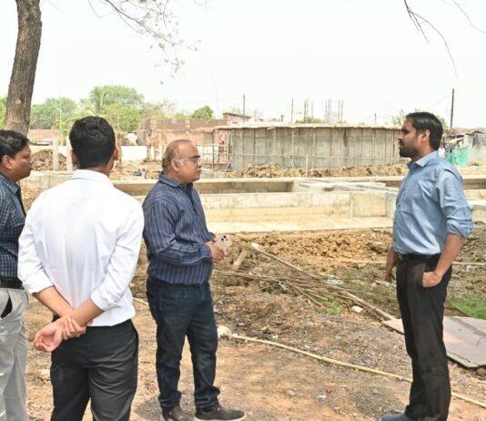 कलेक्टर अबिनाश मिश्रा का मैदानी दौरा, योजनाओं के क्रियान्वयन और व्यवस्थाओं का किया सघन निरीक्षण