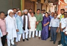कांग्रेसियों ने ईदगाह पहुंचकर दी ईद की शुभकामनाएं