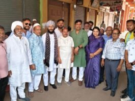 कांग्रेसियों ने ईदगाह पहुंचकर दी ईद की शुभकामनाएं