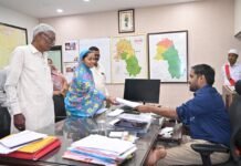 कलेक्टर ने जनदर्शन में सुनीं लोगों की मांग, समस्या और शिकायतें