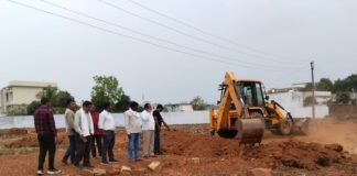 गोकुलपुर में अवैध प्लॉटिंग पर बड़ी कार्रवाई, सड़क निर्माण ध्वस्त कर सामग्री जब्त