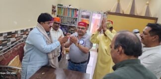 भगवान झूलेलाल जयंती पर लंगर में शामिल हुए महापौर रामू रोहरा, सिंधी समाज ने किया सम्मान