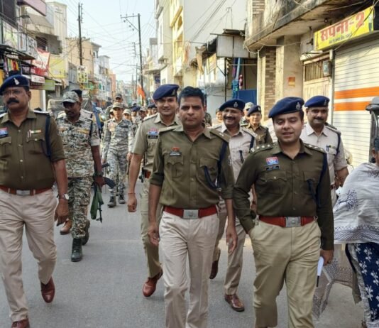 होली त्योहार को लेकर एसपी धमतरी के नेतृत्व में पुलिस एवं प्रशासन की संयुक्त फ्लैग मार्च, असामाजिक तत्वों को कड़ी चेतावनी