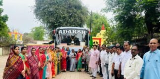 तहसील साहू समाज शहर धमतरी के सामाजिक बंधु-भगिनीगण बड़ी संख्या में सामाजिक तीर्थ यात्रा हेतु रवाना हुए