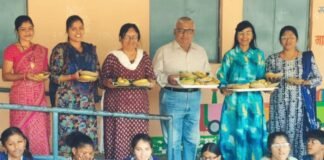 रायपुर के अजीत कोटक ने सार्थक स्कूल के विशेष बच्चों के लिए परीक्षा पूर्व फ्रूट एवं जूस पार्टी का आयोजन किया