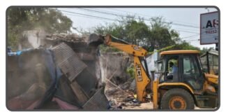 धमतरी में रेलवे की बड़ी कार्रवाई: स्टेशन क्षेत्र में चला बुलडोजर, दुकानों से हटाया गया कब्जा