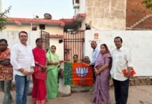 गांव चलो-बस्ती चलो अभियान धमतरी: हटकेश्वर वार्ड में जनसंपर्क और सम्मान कार्यक्रम