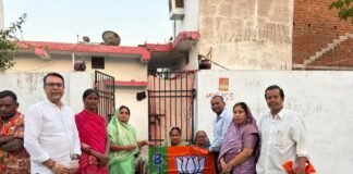 गांव चलो-बस्ती चलो अभियान धमतरी: हटकेश्वर वार्ड में जनसंपर्क और सम्मान कार्यक्रम