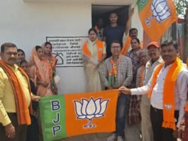 गांव चलो-घर चलो अभियान: आमदी में रंजना साहू ने किया जनसंपर्क, हितग्राहियों से की मुलाकात