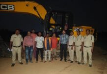 धमतरी में अवैध रेत खनन पर सख्ती: नहरडीही में चैनमाउंटेन मशीन जब्त, कार्रवाई जारी