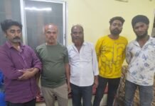 सिहावा चौक धमतरी के जुए फड़ पर कोतवाली पुलिस का सर्जिकल एक्शन, 05 जुआरी रंगे हाथ गिरफ्तार