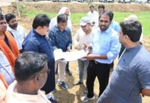 धमतरी शहर के विकास कार्यों में तेजी और गुणवत्ता पर कलेक्टर के सख्त निर्देश, धमतरी में फोरलेन सड़क सहित कई परियोजनाओं का निरीक्षण