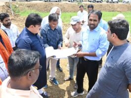 धमतरी शहर के विकास कार्यों में तेजी और गुणवत्ता पर कलेक्टर के सख्त निर्देश, धमतरी में फोरलेन सड़क सहित कई परियोजनाओं का निरीक्षण