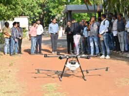 कलेक्टर की पहल से धमतरी में हाईटेक खेती की ओर कदम ड्रोन तकनीक से किसानों को मिलेगा लाभ