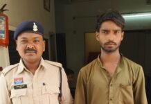 धमतरी पुलिस की सख्ती: सार्वजनिक स्थान पर नशा करते युवक गिरफ्तार