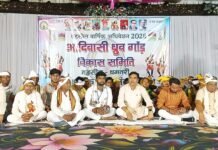 आदिवासी समाज के युवाओं के संग थिरके विधायक ओंकार साहू, अधिवेशन में दिखा सांस्कृतिक उत्साह