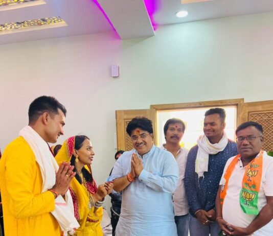 जन्मोत्सव एवं गृहप्रवेश कार्यक्रम में महापौर रामू रोहरा ने दी शुभकामनाएं