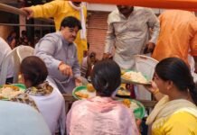 महापौर रामू रोहरा ने शहर के विभिन्न हनुमान मंदिरों में लिया आशीर्वाद, दी शुभकामनाएं