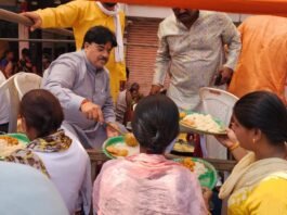 महापौर रामू रोहरा ने शहर के विभिन्न हनुमान मंदिरों में लिया आशीर्वाद, दी शुभकामनाएं