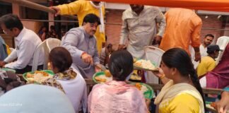 महापौर रामू रोहरा ने शहर के विभिन्न हनुमान मंदिरों में लिया आशीर्वाद, दी शुभकामनाएं