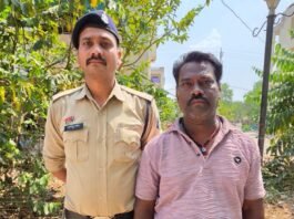 बनियापारा धमतरी में घेराबंदी कर सट्टा खाईवाल को किया गया गिरफ्तार, नगदी व सट्टा सामग्री जब्त