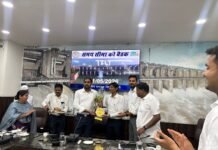 सरकारी भूमि संरक्षण में उत्कृष्ट कार्य पर तहसीलदार भूपेश चंद्राकर सम्मानित
