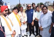 धमतरी पहुंचे मुख्यमंत्री श्री विष्णु देव साय हेलीपैड पर कार्यकर्ताओं एवं जनप्रतिनिधियों ने किया जोशीला स्वागत