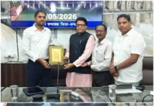 कलेक्टर ने प्रदेश में एडवांसमेंट इंडेक्स 2.0 के अंतर्गत उत्कृष्ट प्रदर्शन करने पर ग्राम पंचायत मंदरौद और ग्राम पंचायत खम्हरिया के सरपंच को प्रशस्ति पत्र देकर किया सम्मानित