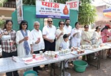 माया खंडेलवाल एवं डॉ. नेमी खंडेलवाल ने कराई शीतल मठा सेवा