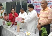 विश्व रेडक्रॉस दिवस पर जिला चिकित्सालय धमतरी में विशाल रक्तदान एवं निःशुल्क स्वास्थ्य जांच शिविर का आयोजन