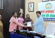 महापौर रामू रोहरा जी ने गरीबों के आशियाने के सपने को नई उड़ान देते हुए प्रधानमंत्री आवास योजना के हितग्राहियों को भवन अनुज्ञा पत्र सौंपे।