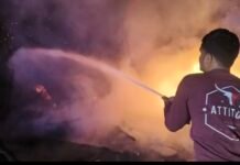धमतरी: पुरानी मंडी के पीछे पंचर दुकान में भीषण आग, डेढ़ लाख से अधिक का नुकसान
